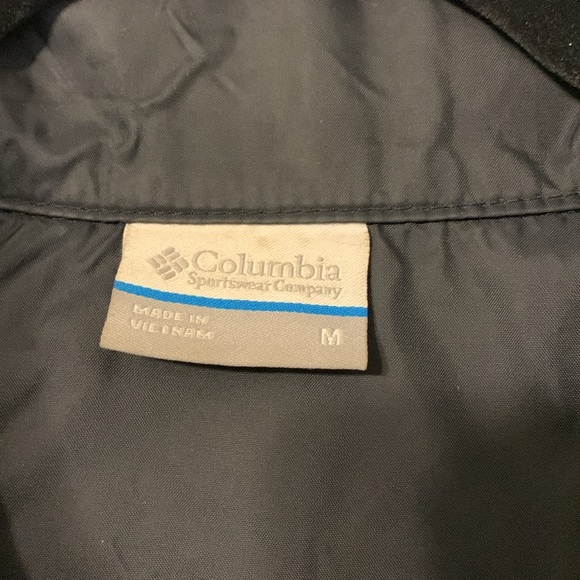 Hooded compact Windbreaker - Picture 2 of 5